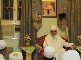 Huzoor-e-&lsquo;Aali Saiyedna saheb (tus) addressing the group of Hujjaaj at Daar us-Salaam
